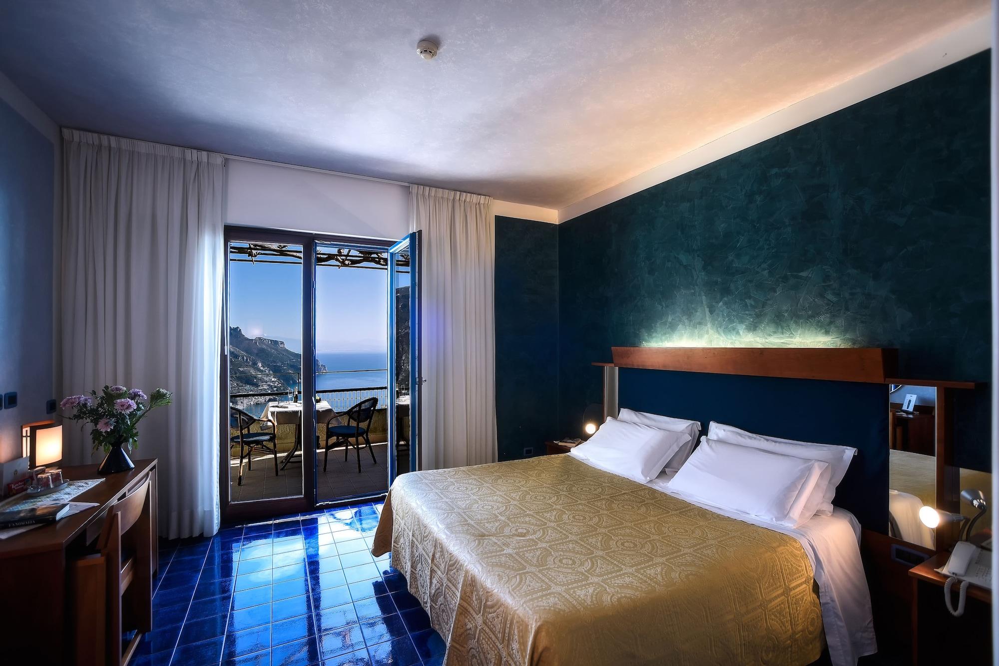 Graal Hotel 4*