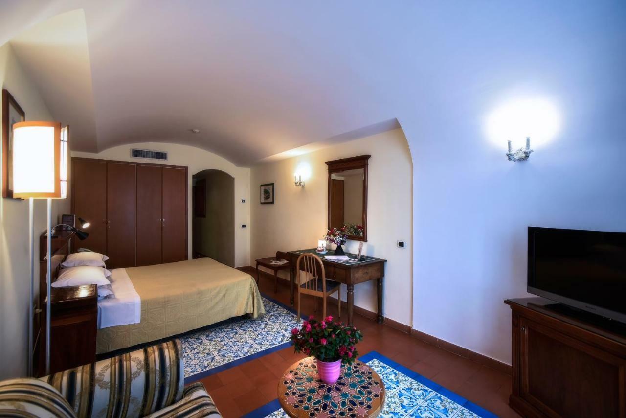 Graal Hotel 4*